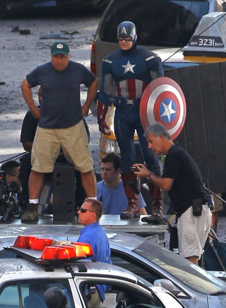 Illustration for article titled The Avengers set photos